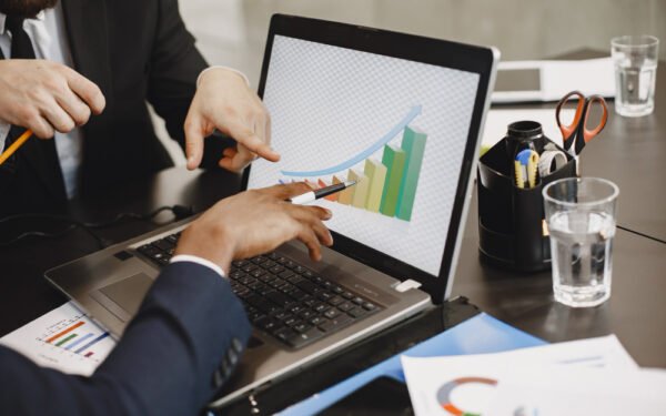 Can AI Actually Manage Your Investment Portfolio Better Than You?