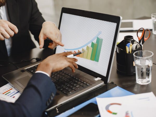 Can AI Actually Manage Your Investment Portfolio Better Than You?